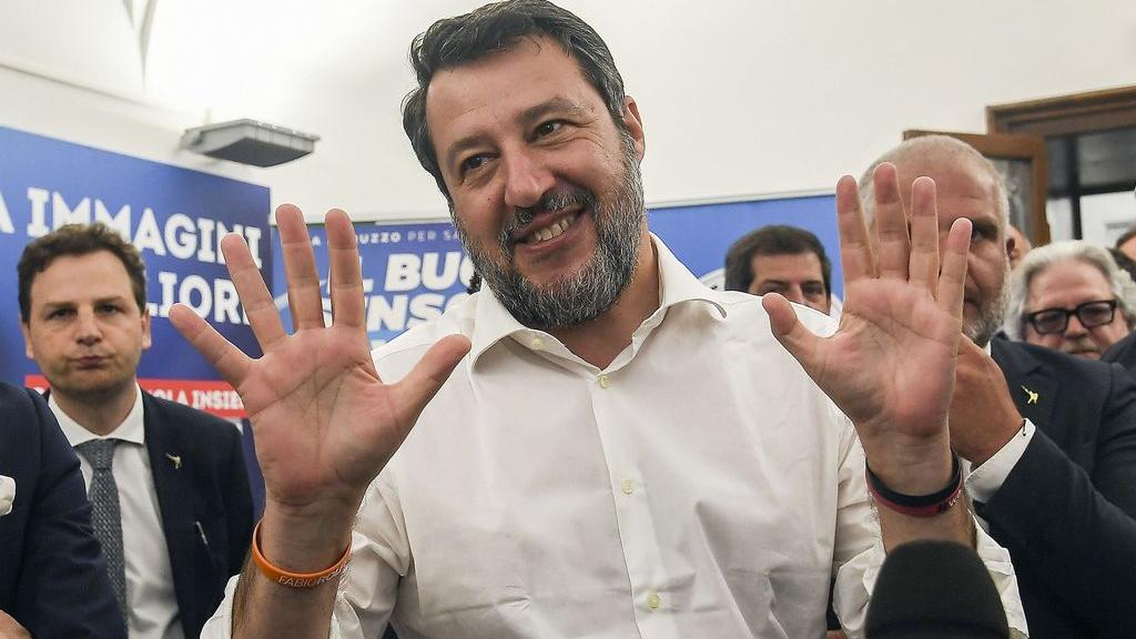 I ladri entrano a casa di Matteo Salvini e la mettono sottosopra