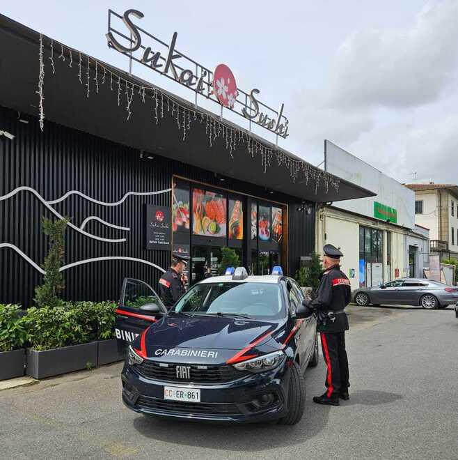 Carabinieri intervenuti dopo il tentato furto al ristorante giapponese