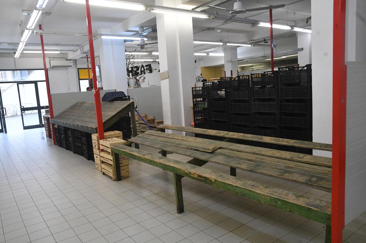 
	Box vuoti alla sede temporanea del mercato comunale di via Cimarosa

