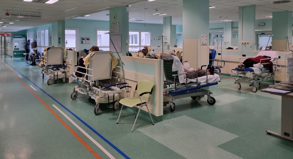 Ferrara, al Sant’Anna 89 posti letto in meno: «Tagli che producono sofferenza»