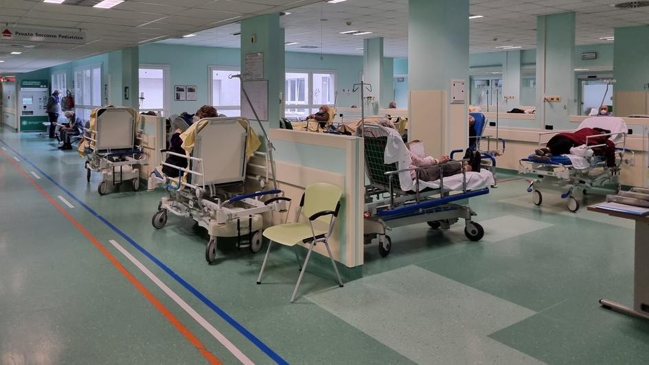 Ferrara, al Sant’Anna 89 posti letto in meno: «Tagli che producono sofferenza»