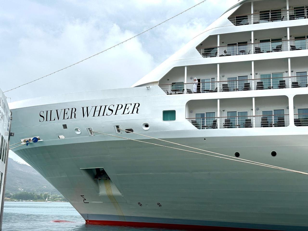 
	La nave attraccata all'Elba (foto Gi&ograve; Di Stefano)

