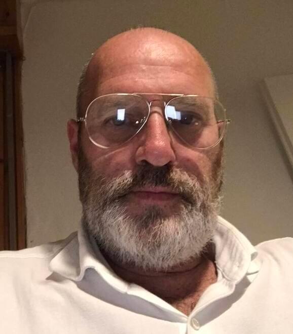 Il sosia di Bonaccini vive a Cento. «Mi fermano credendo che sia lui»