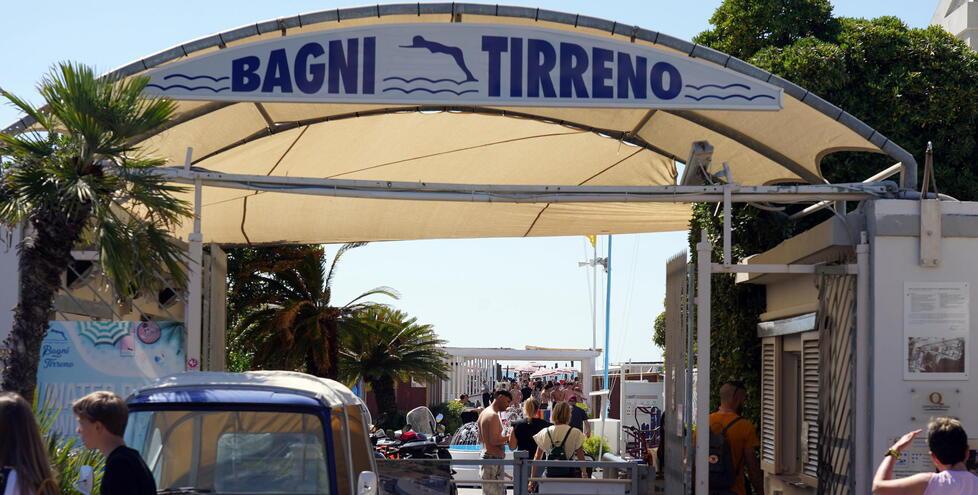 L'ingresso dei bagni Tirreno