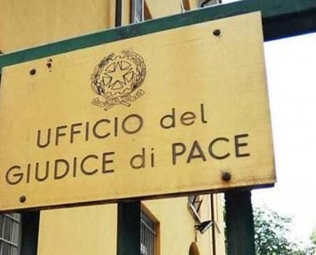 La causa è nelle mani del giudice di pace di Lucca