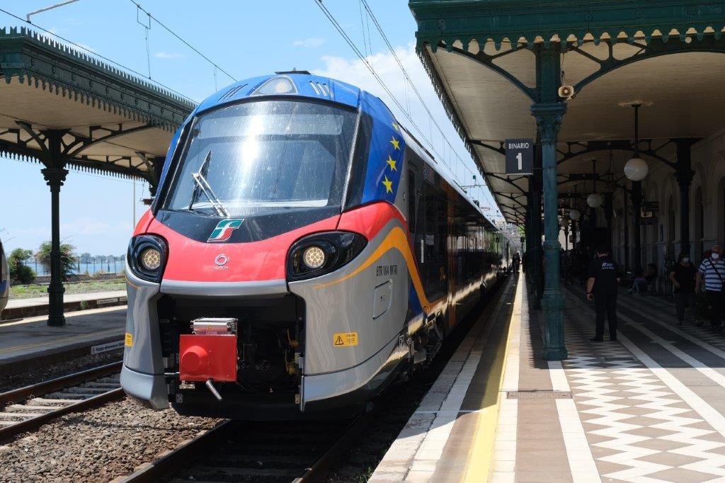 Al mare o sui monti, Trenitalia aumenta le Frecce per le vacanze: ecco le destinazioni