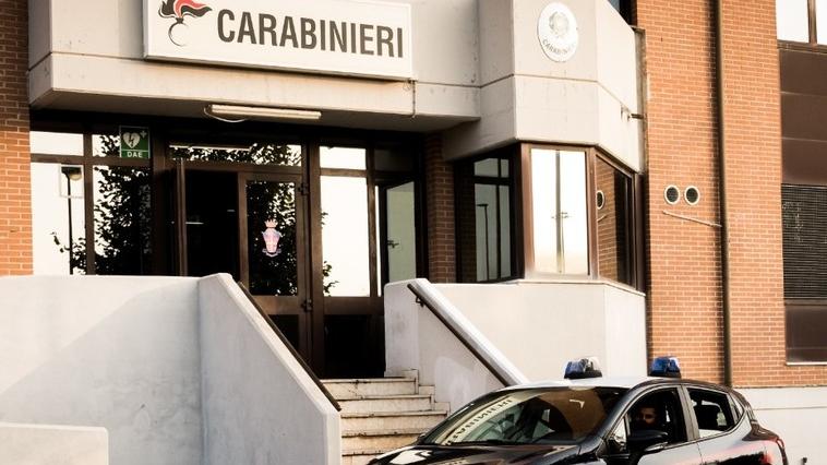 Scritta sul volto della collega: l’ufficiale dei carabinieri rischia fino a 5 anni di carcere