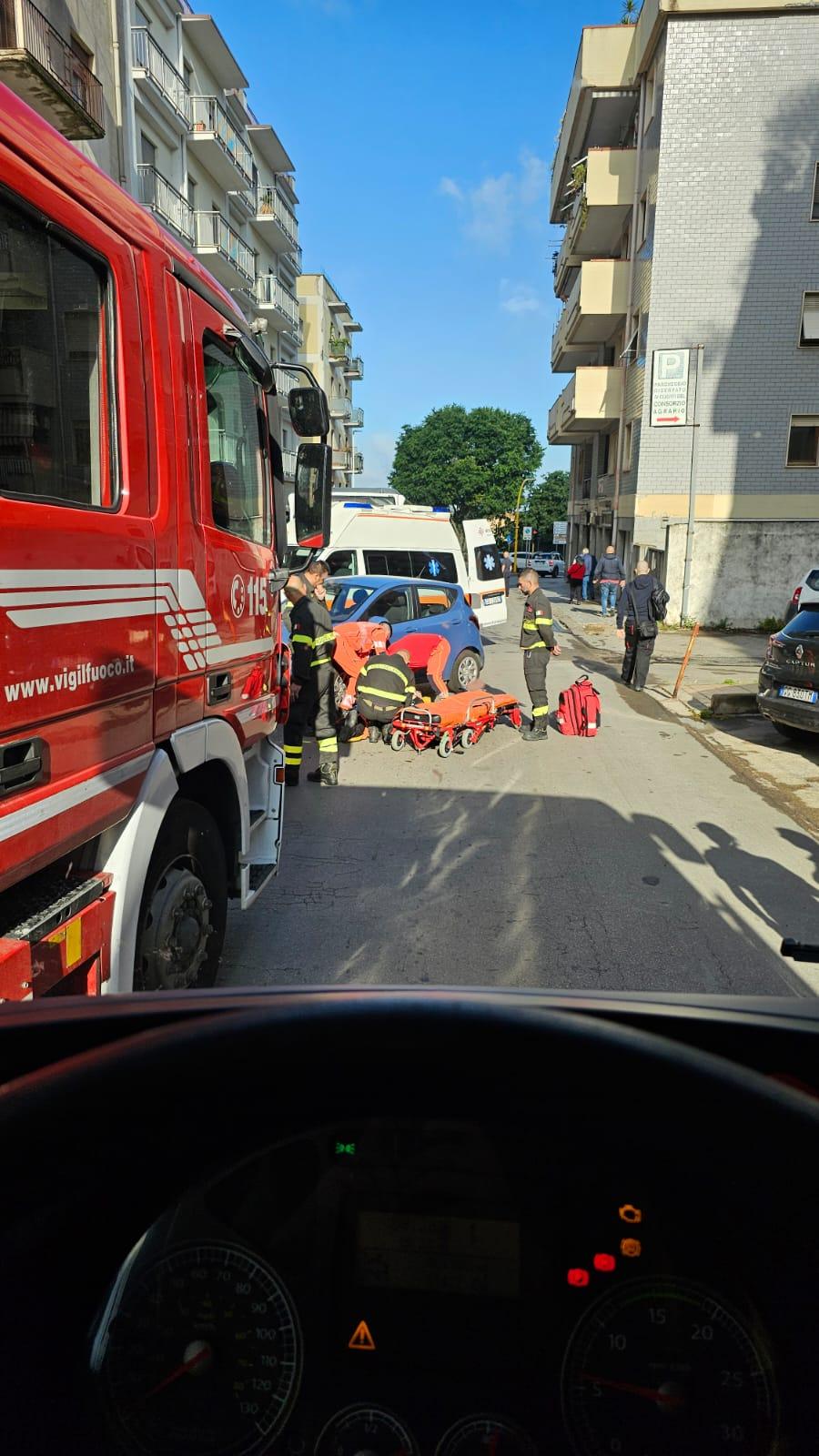 Sassari, scontro fra auto e moto in via Bogino: un ferito