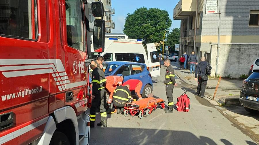 Sassari, scontro fra auto e moto in via Bogino: un ferito