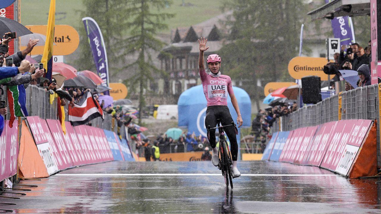 Giro d’Italia, Pogacar trionfa in salita nella sedicesima tappa