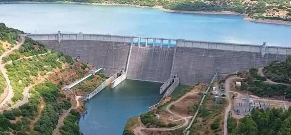 Interventi a rilento, le dighe affogano nella burocrazia