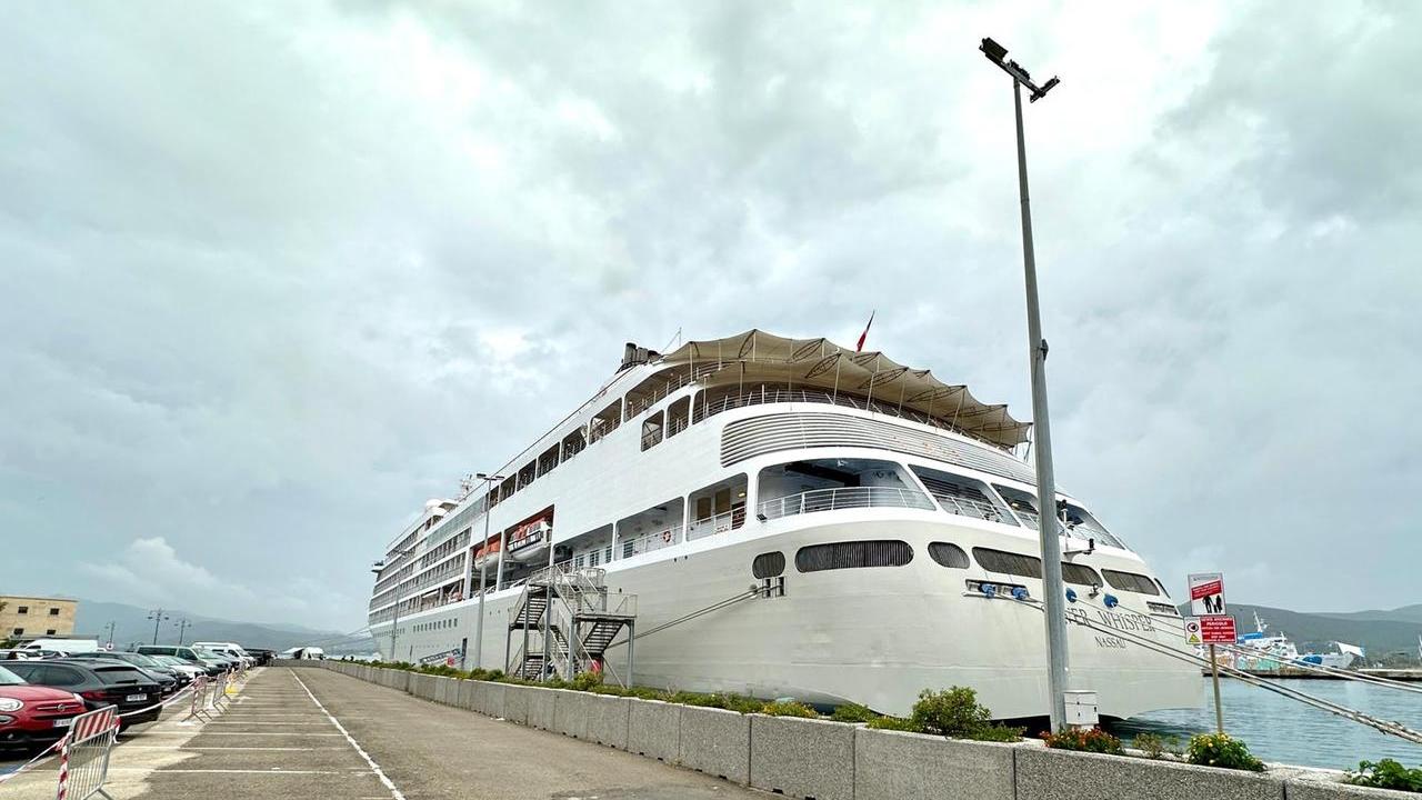 La nave su cui è stato trovato morto il bimbo (Foto Giò di Stefano)