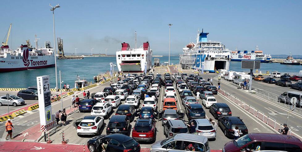Elba, sconti su car pooling e navette per chi arriva da Pisa e Firenze: quali sono le agevolazioni per i turisti