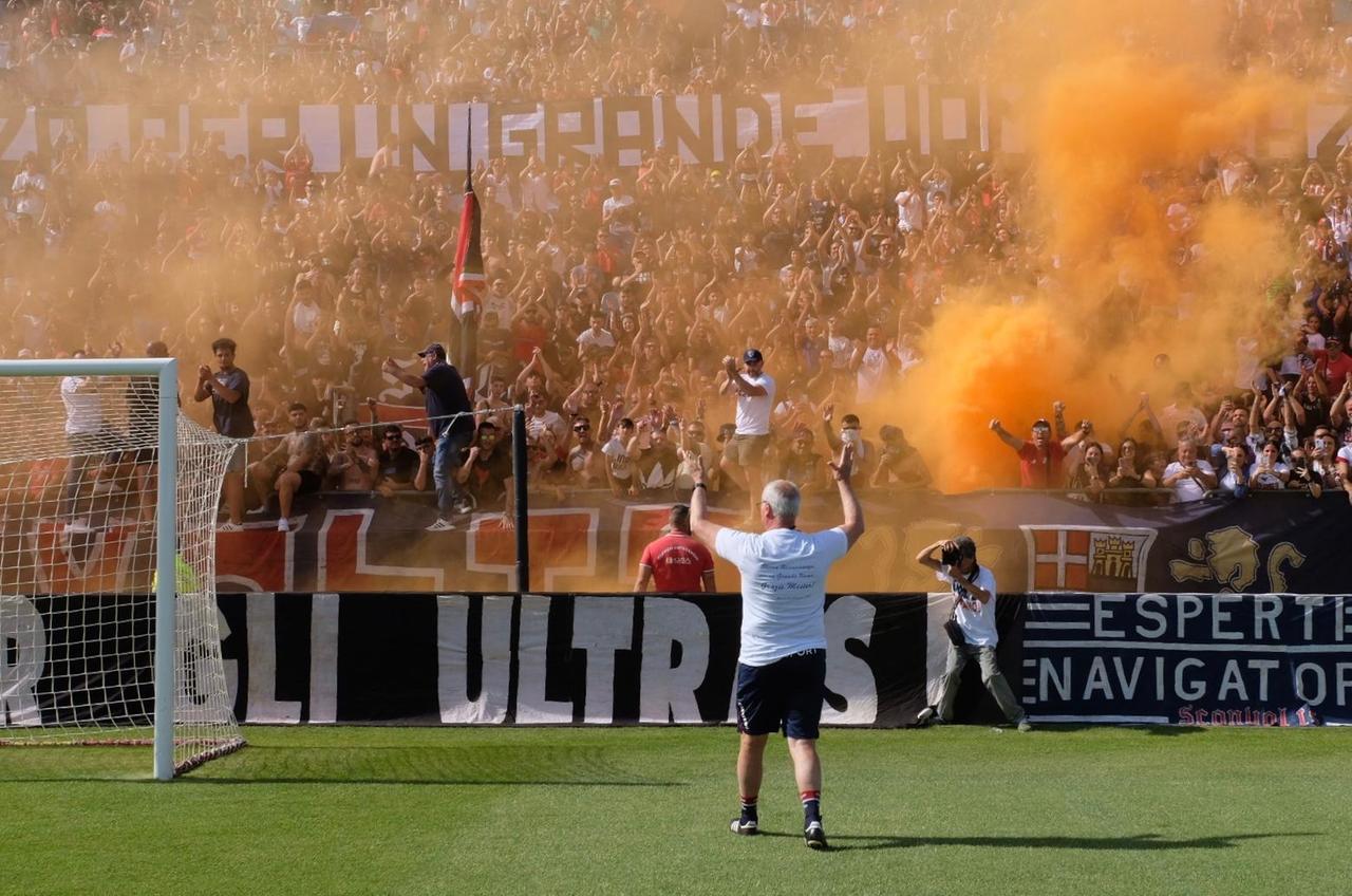 
	Claudio Ranieri saluta il suo grande, amato pubblico<em> (foto Mario Rosas)</em>

