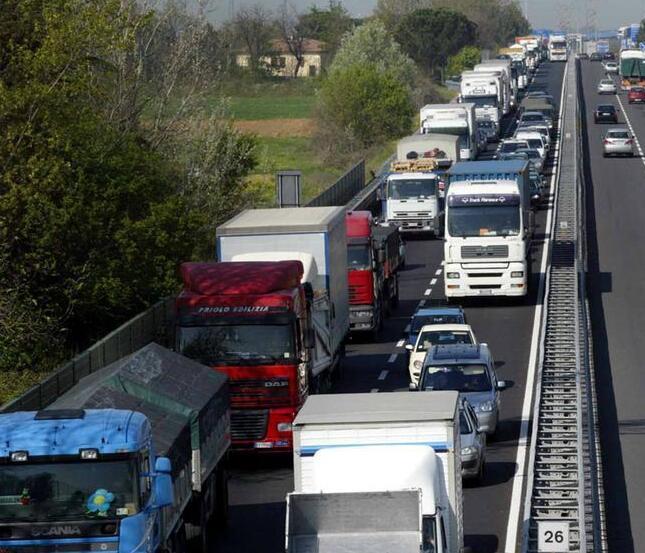 Fi-Pi-Li, estate di cantieri e lavori: verso la chiusura di una corsia
