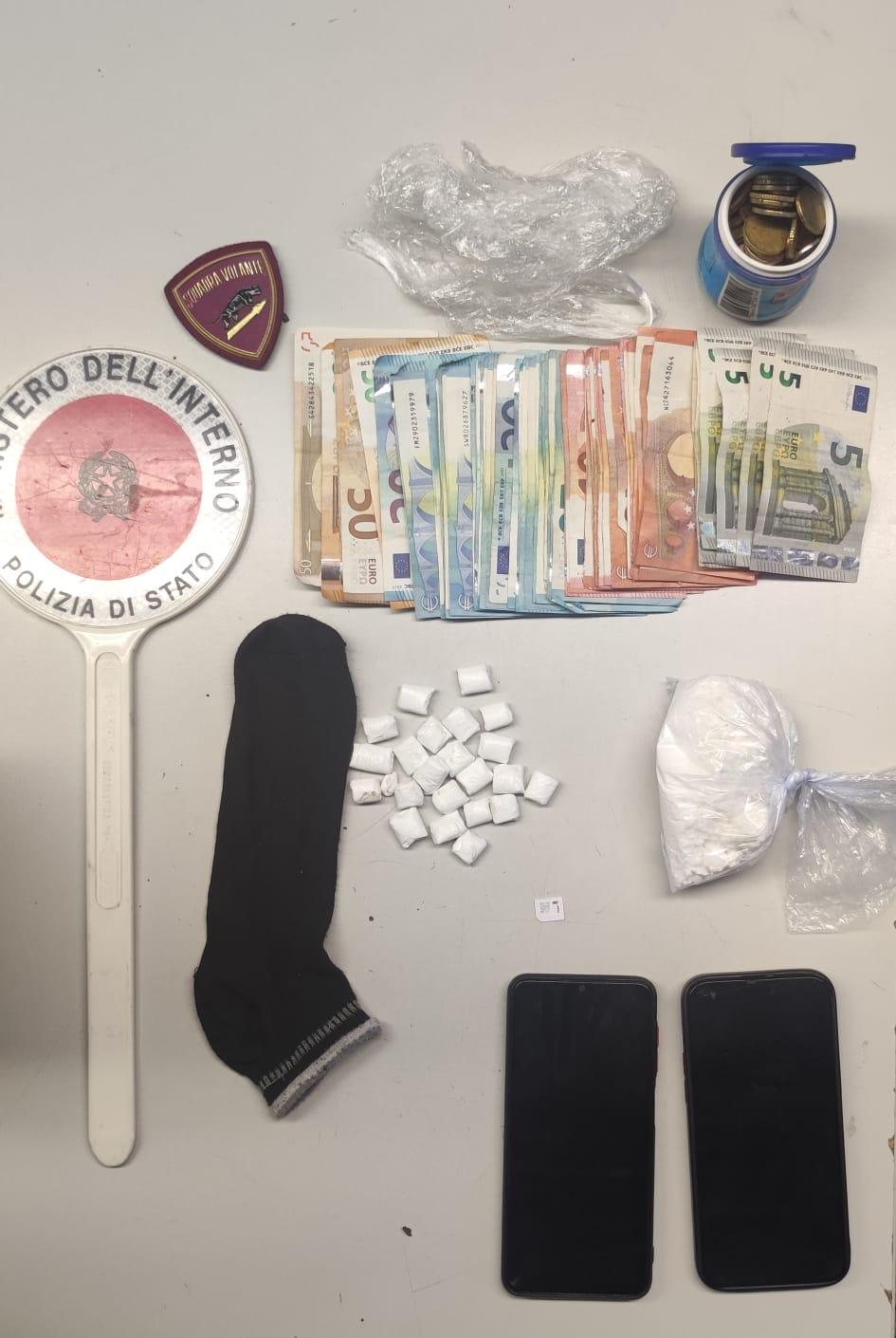 Lucca, sorpreso a spacciare: arrestato