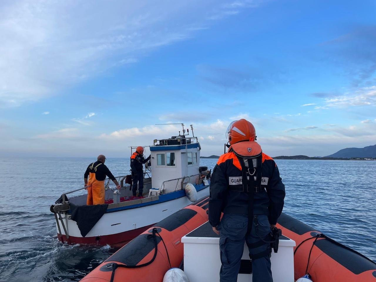 Cagliari, la Capitaneria sequestra 315 chili di pesce: 18mila euro di multe