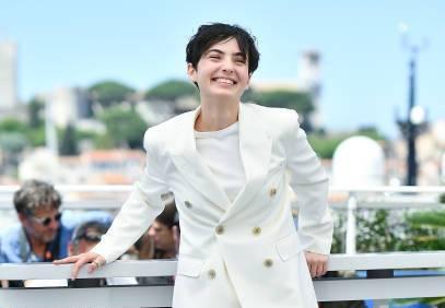 Una sorridente Tecla sulla Croisette di Cannes