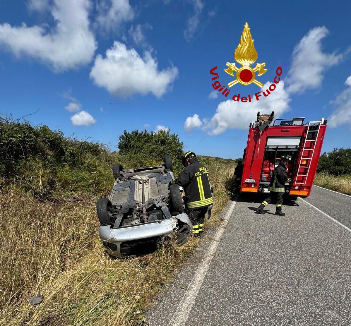 Sassari, auto cappottata sulla SP17: donna al pronto soccorso
