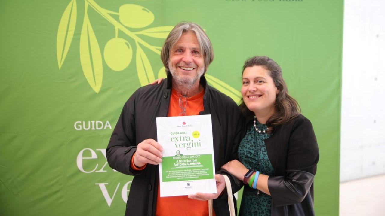 
	Nico Sartori, premio Soracco. Con lui Francesca Baldereschi curatrice della guida agli extravergine di Slow Food

