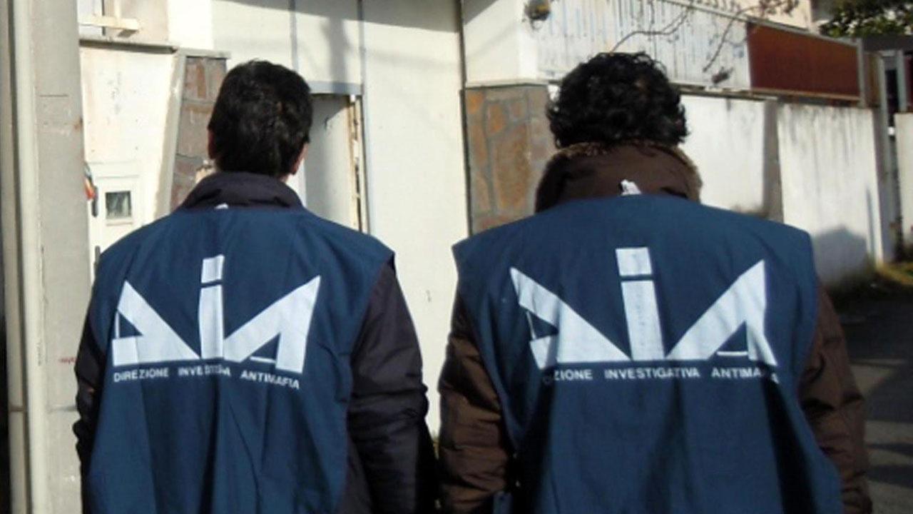 Camorra, i casalesi e le mani sulla Toscana: 18 imprenditori indagati dall’antimafia