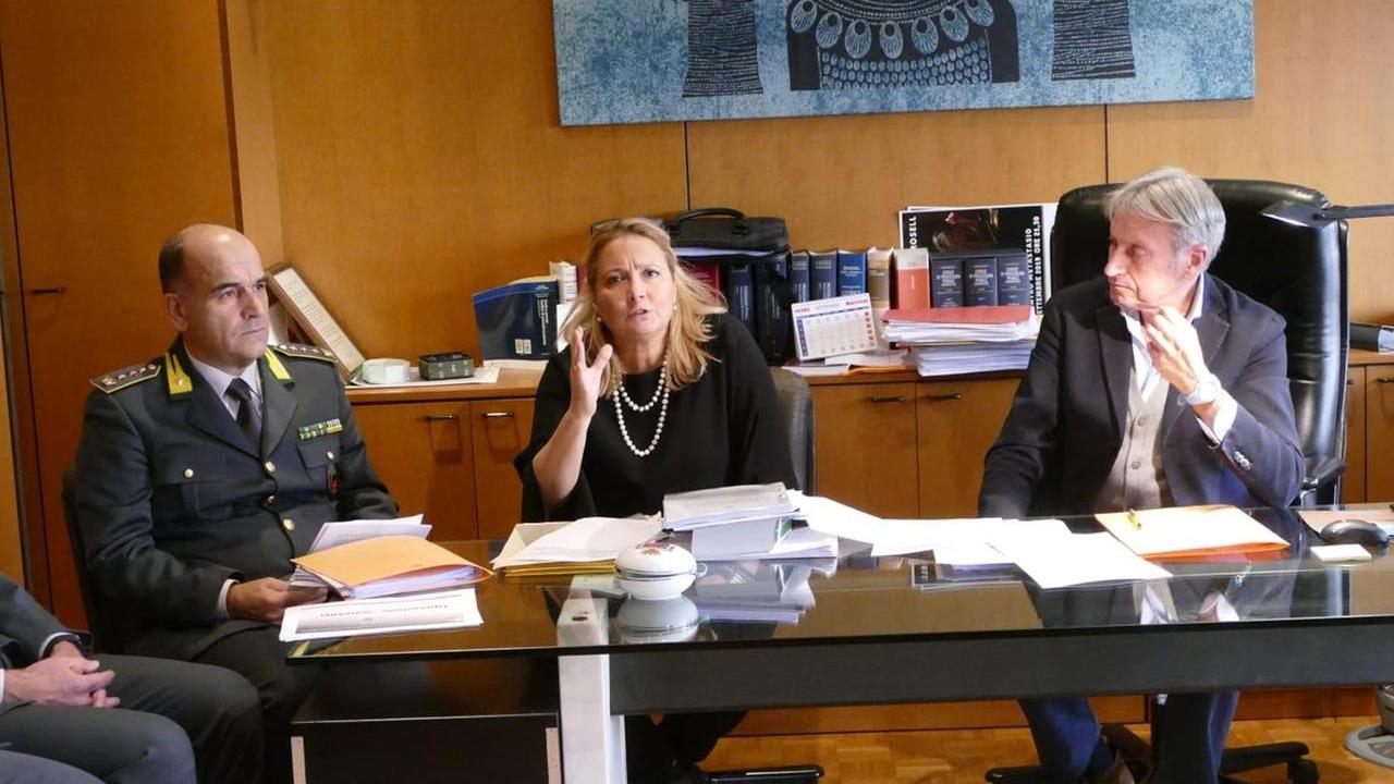 La conferenza stampa nel 2019 quando scattarono le misure