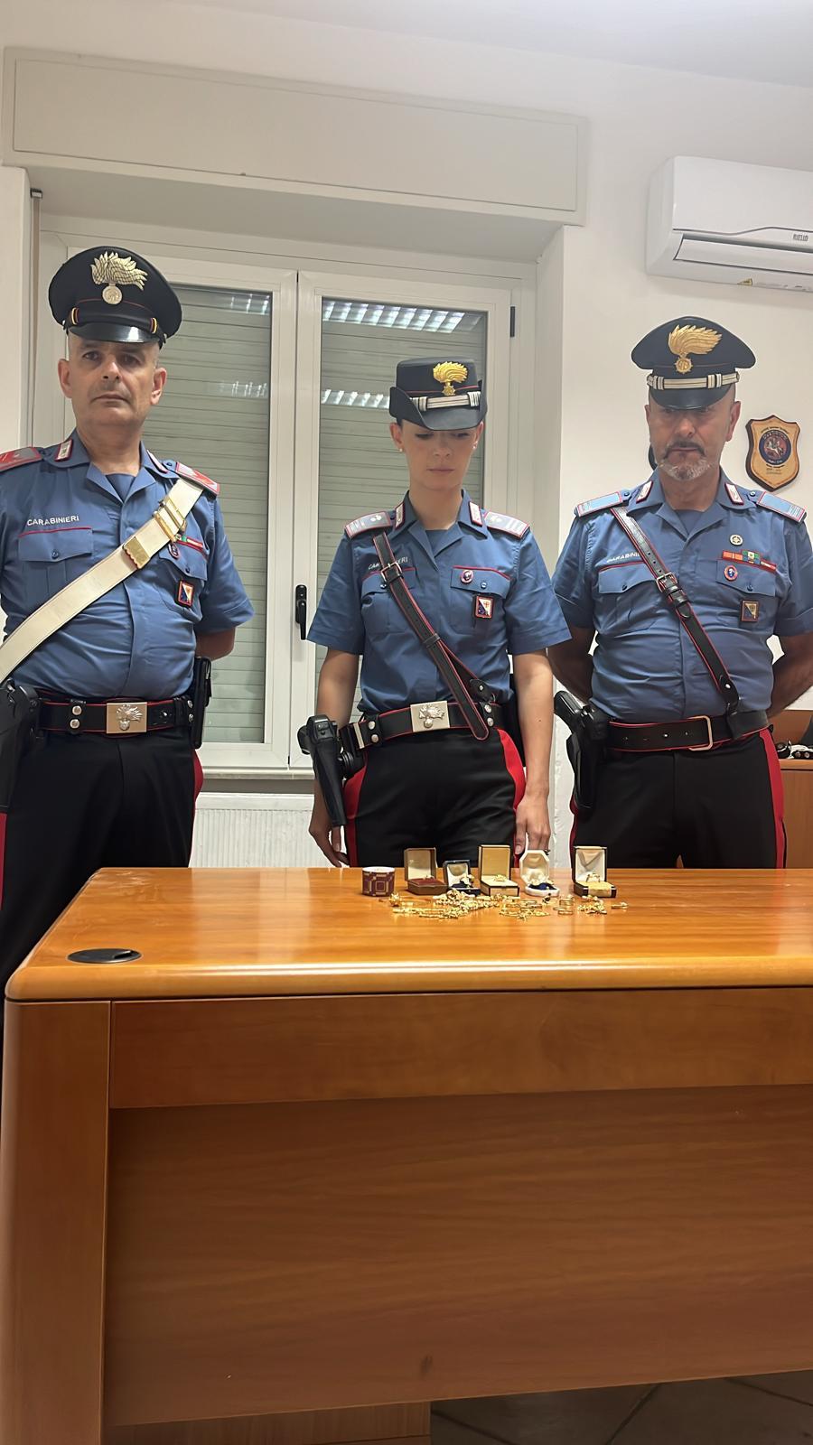 Olmedo, durante la truffa a una pensionata arriva il figlio e li mette in fuga: un uomo e una donna in manette