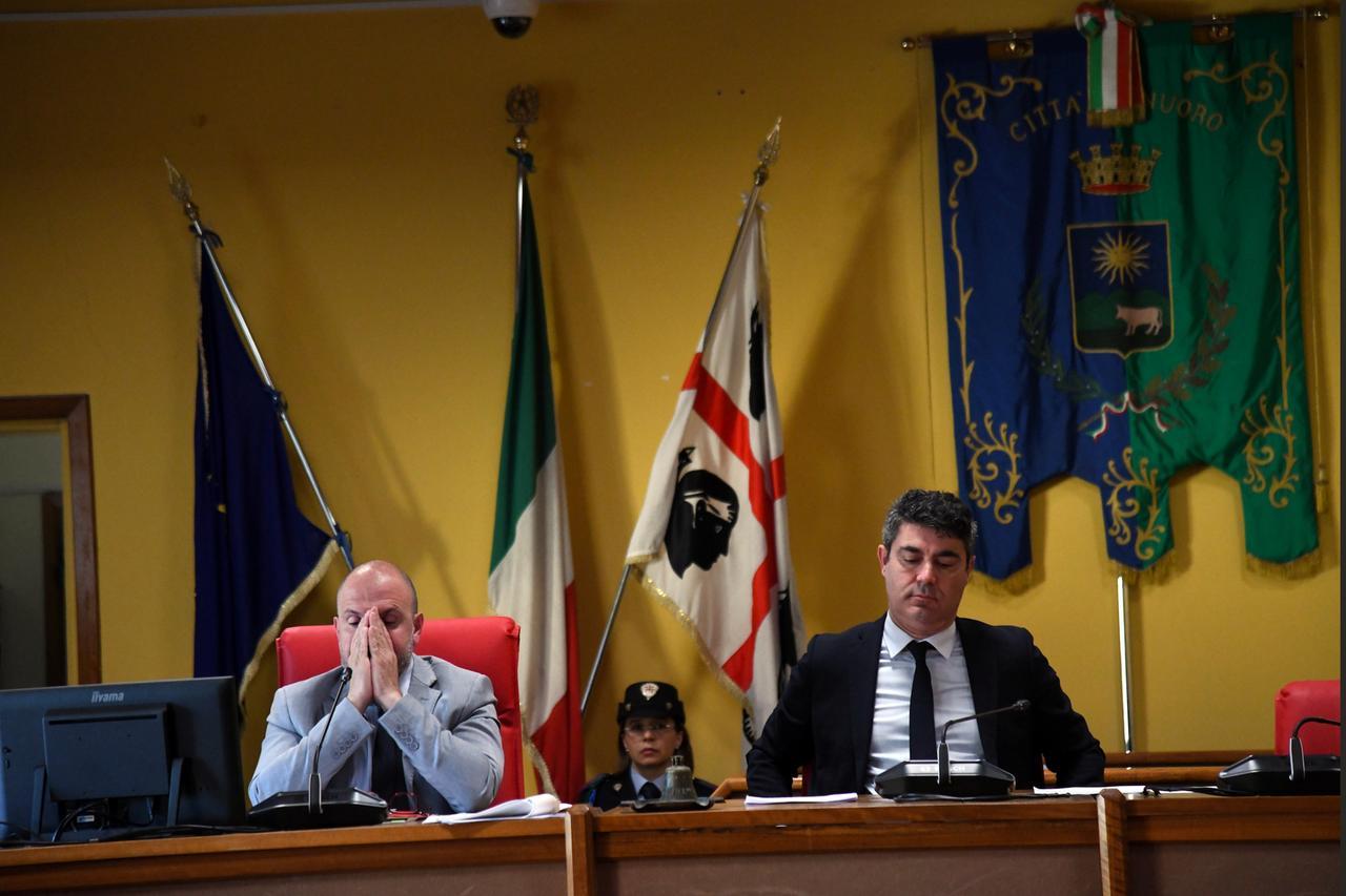 
	La crisi politica nel volto dei protagonisti (foto di Massimo Locci)

