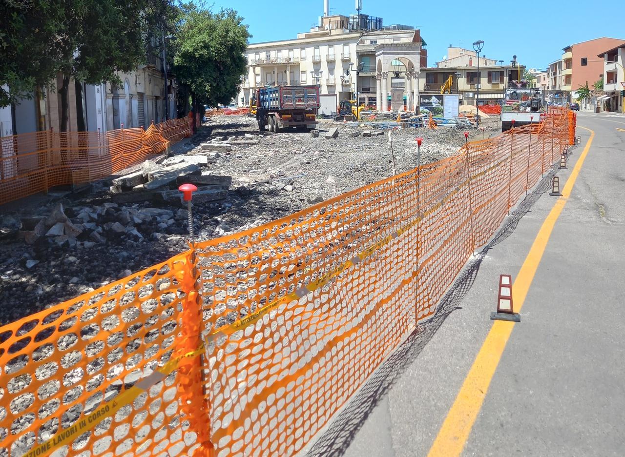 
	Lavori in piazza Mariano


