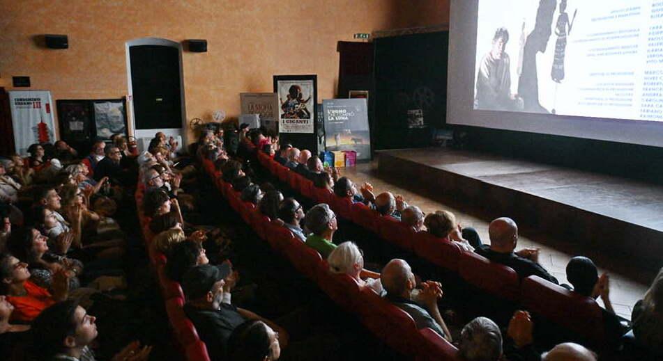 Film commission, un milione di euro di debiti: sotto accusa l'ex direttrice Nevina Satta