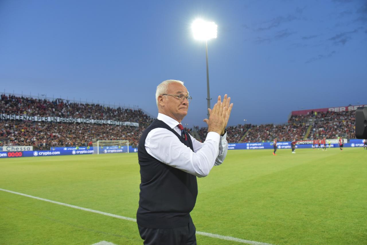 Il Cagliari perde contro la Fiorentina, Claudio Ranieri esce tra gli applausi nella sua gara d’addio al calcio