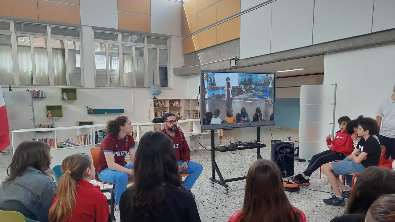 Sport e legalità, a Livorno gli atleti delle Fiamme Oro incontrano gli studenti