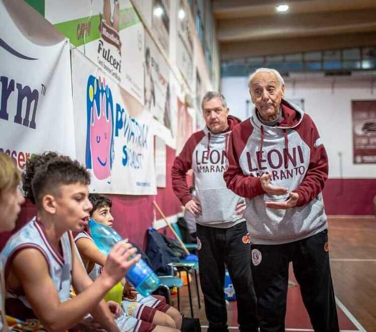 Il canestro di più bello di coach Manrico Vaiani: la Livorno del basket unita nel suo ricordo<br>
