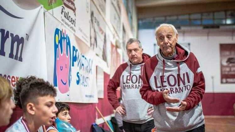 Il canestro di più bello di coach Manrico Vaiani: la Livorno del basket unita nel suo ricordo<br>