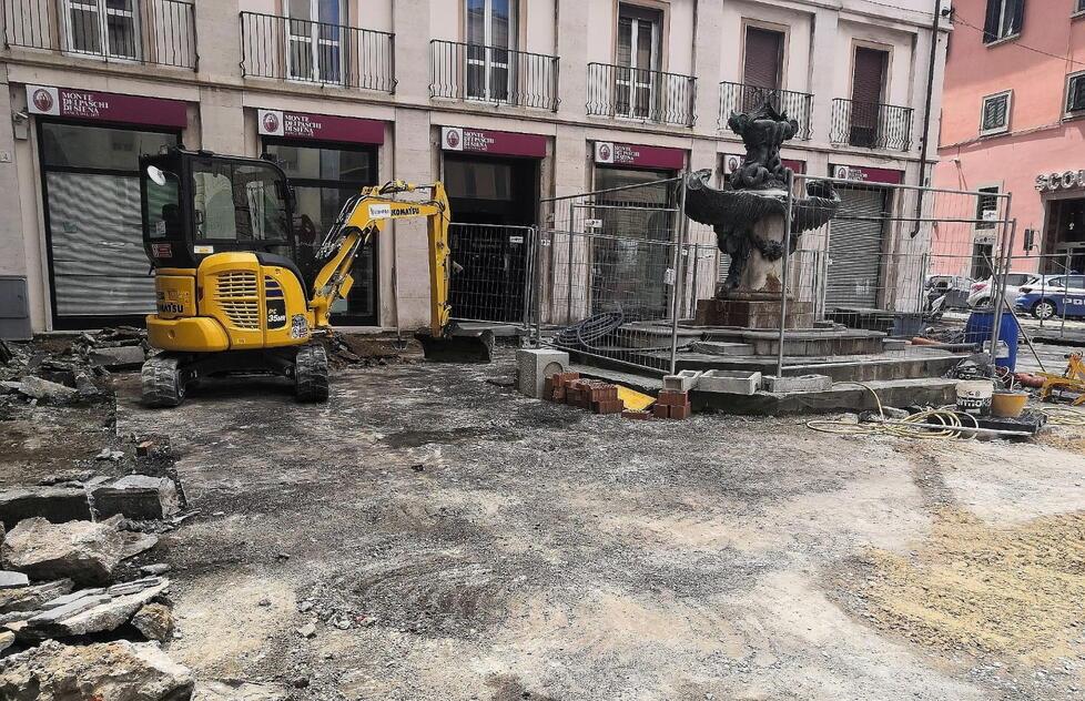 Livorno, viaggio tra i cantieri di via Grande ma slitta la posa della Palladiana. Ecco perché