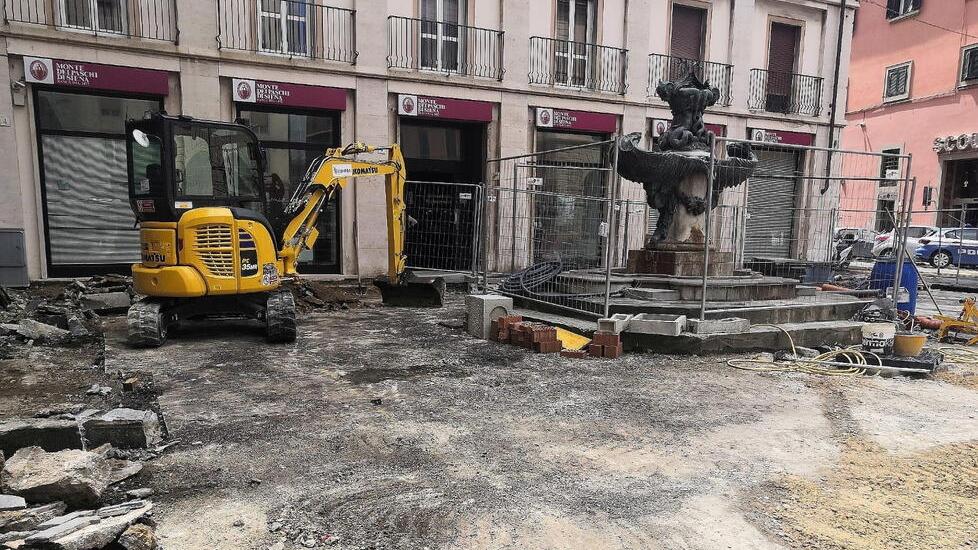 Livorno, viaggio tra i cantieri di via Grande ma slitta la posa della Palladiana. Ecco perché