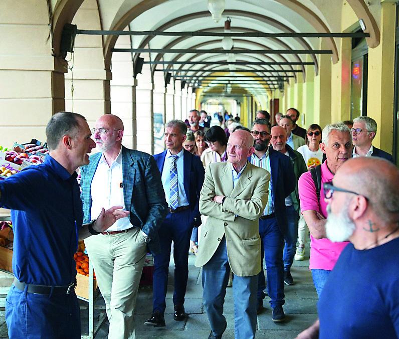 Reggio Emilia, passeggiata in centro storico dei candidati contro il degrado