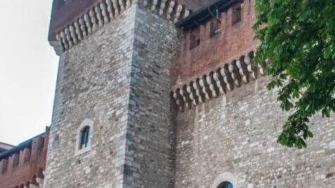 Carrara, un docente dell'Accademia: «Schiaffo dal professor Marco Baudinelli» E lui: «No, una pacca amichevole»<br>