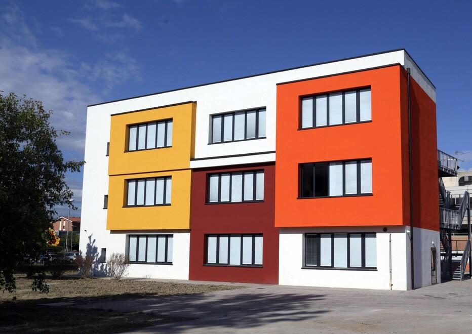 Modena, entrano all'istituto Selmi per rubare: ladri inseguiti da bidelle e insegnanti