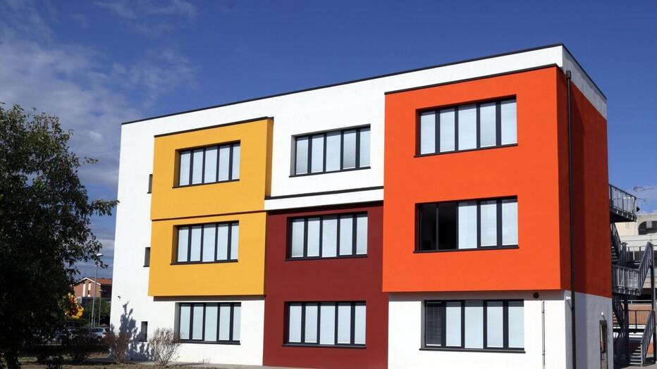 Modena, entrano all'istituto Selmi per rubare: ladri inseguiti da bidelle e insegnanti