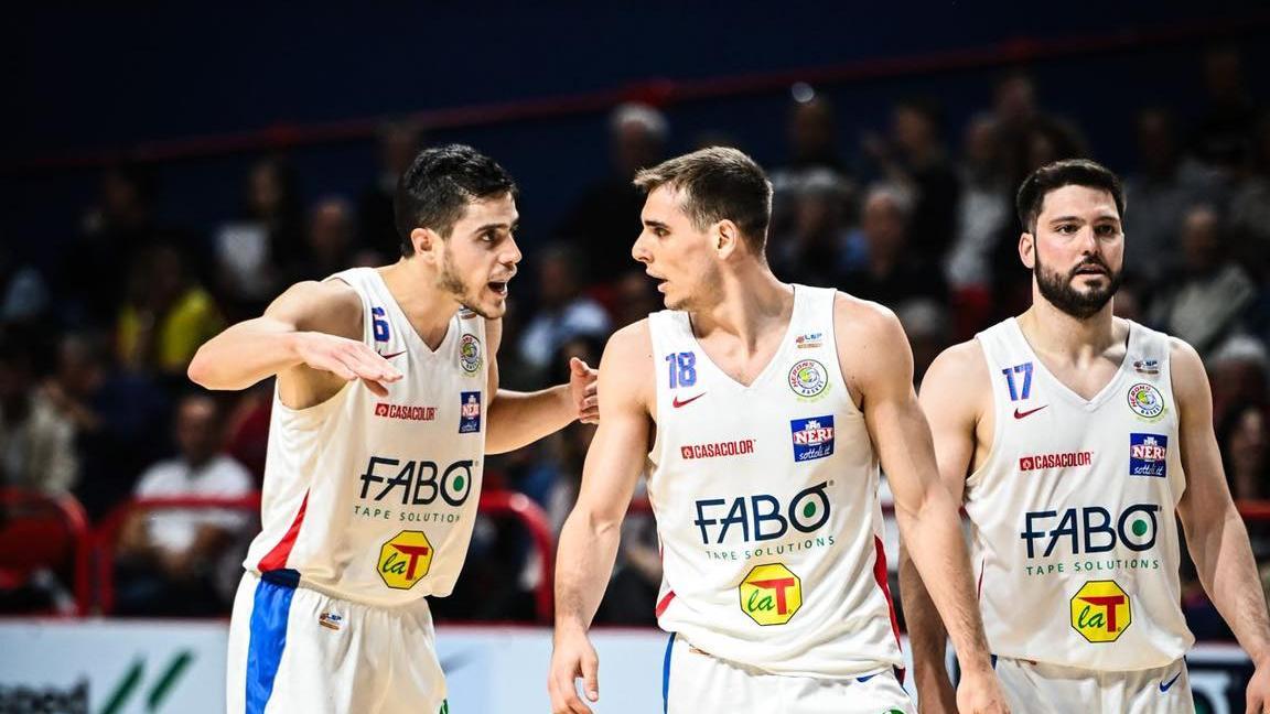 Basket, Herons Montecatini batte Ruvo e domenica va a caccia del pari per continuare a sognare – Video