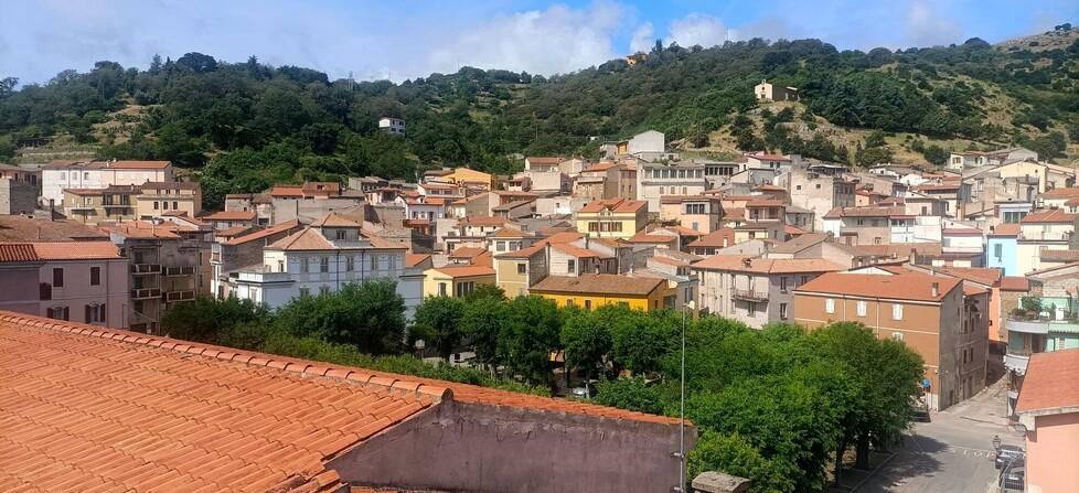 La trincea dei sindaci contro lo spopolamento, Nughedu San Nicolò lotta per non scomparire