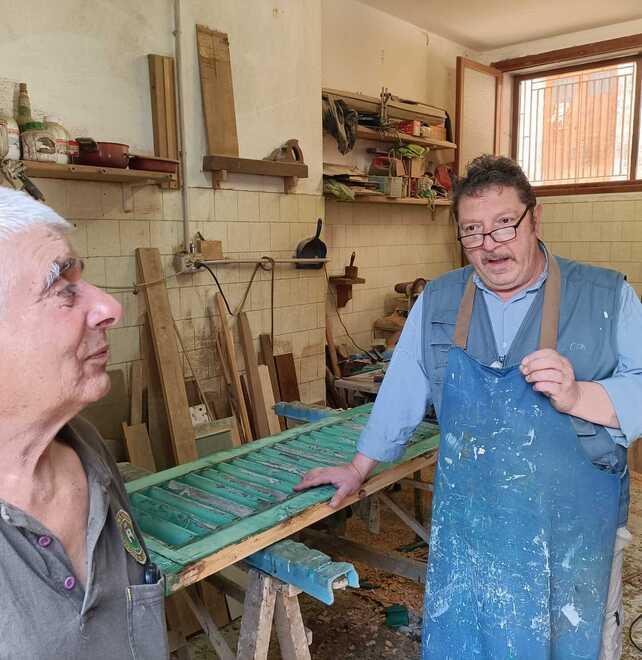 I racconti di chi abita a Nughedu San Nicolò: «Non si fanno più figli, noi per rimanere qui ci inventiamo il lavoro» 
