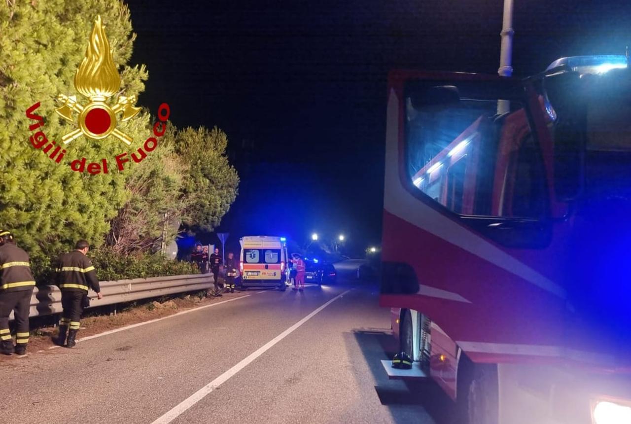 Arzachena, auto finisce in un dirupo: due feriti