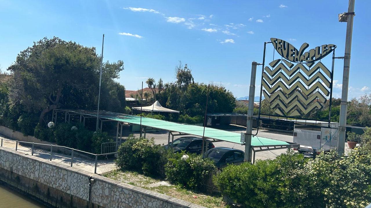 Seven Apples, nessuno all’asta per assegnare la storica discoteca in Versilia: il prezzo scende