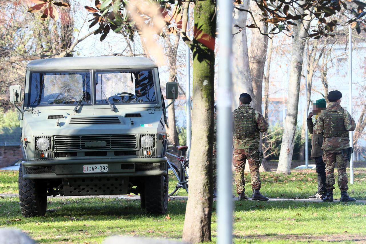 Ferrara, costretta a prostituirsi, scappa e trova l’aiuto di Esercito e Polizia locale