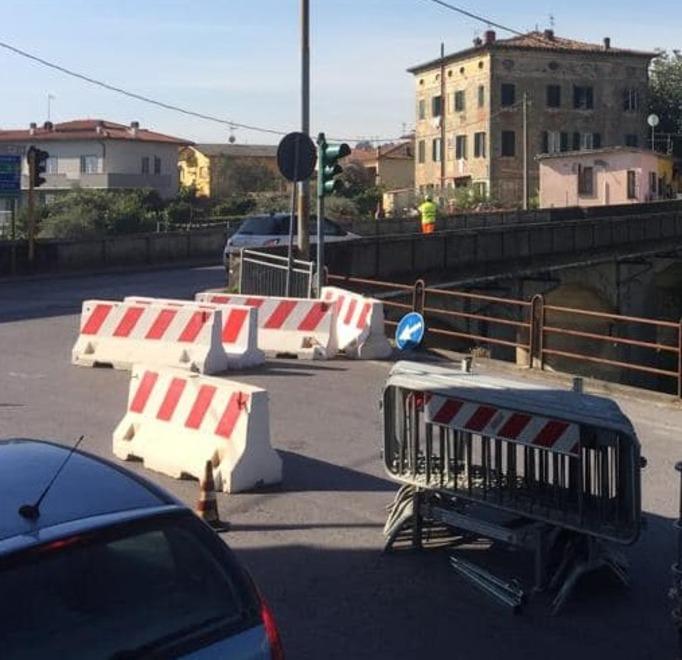 Ponte all’Abate, slitta già tutto