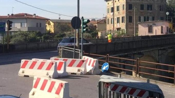 Ponte all’Abate, slitta già tutto