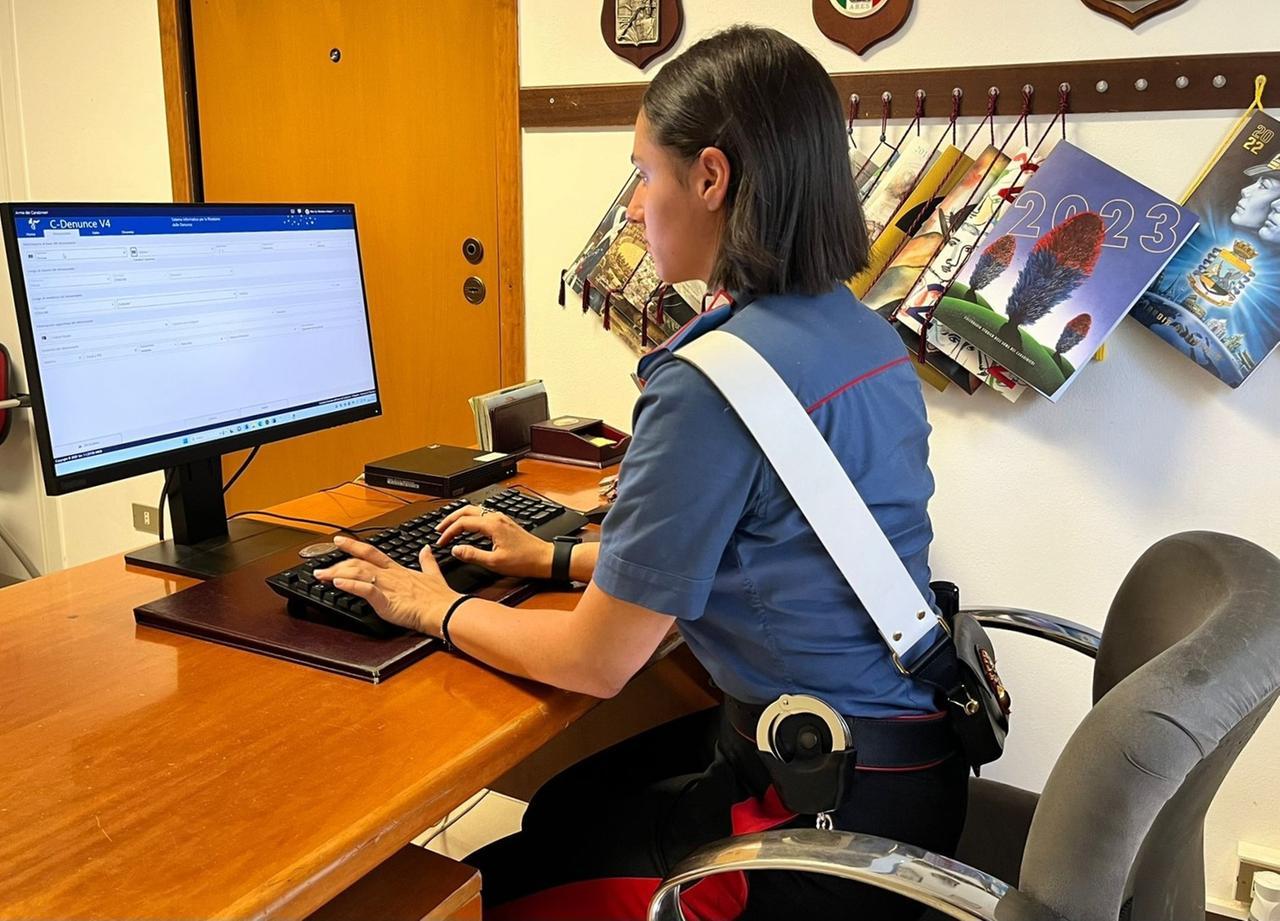 Litiga sul posto di lavoro poi dà una testata in faccia al collega, denunciato