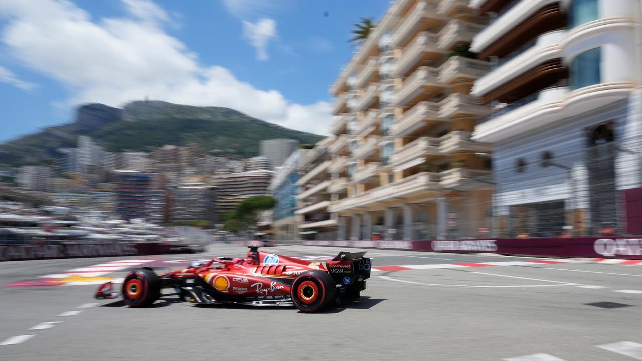 
	Charles Leclerc in pista a Monaco

